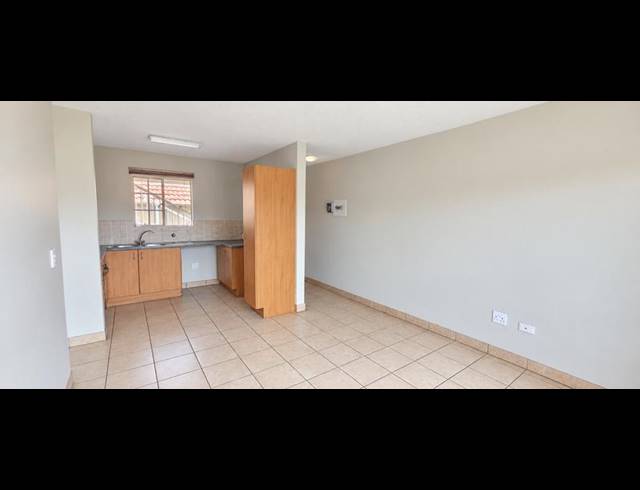 1 BEDROOM TOWNHOUSE FOR SALE IN KOSMOSDAL